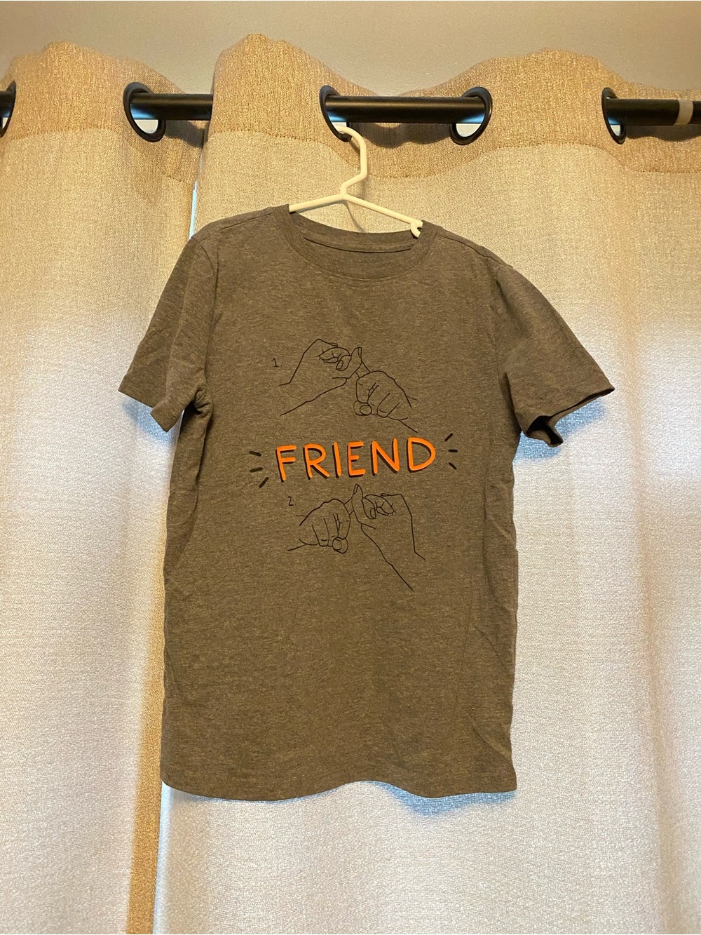 Cat & Jack Kids Size M (8/10) Gray Tee with Orange "FRIEND" Sign Language!